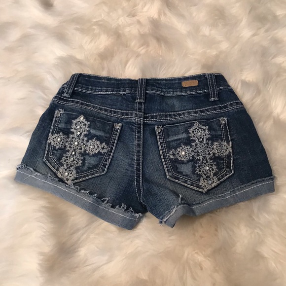 Super Cute denim shorts - Picture 2 of 4